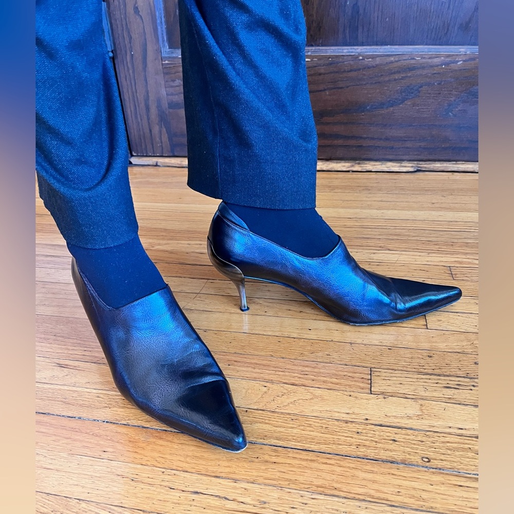 Donald Pliner purple leather heels